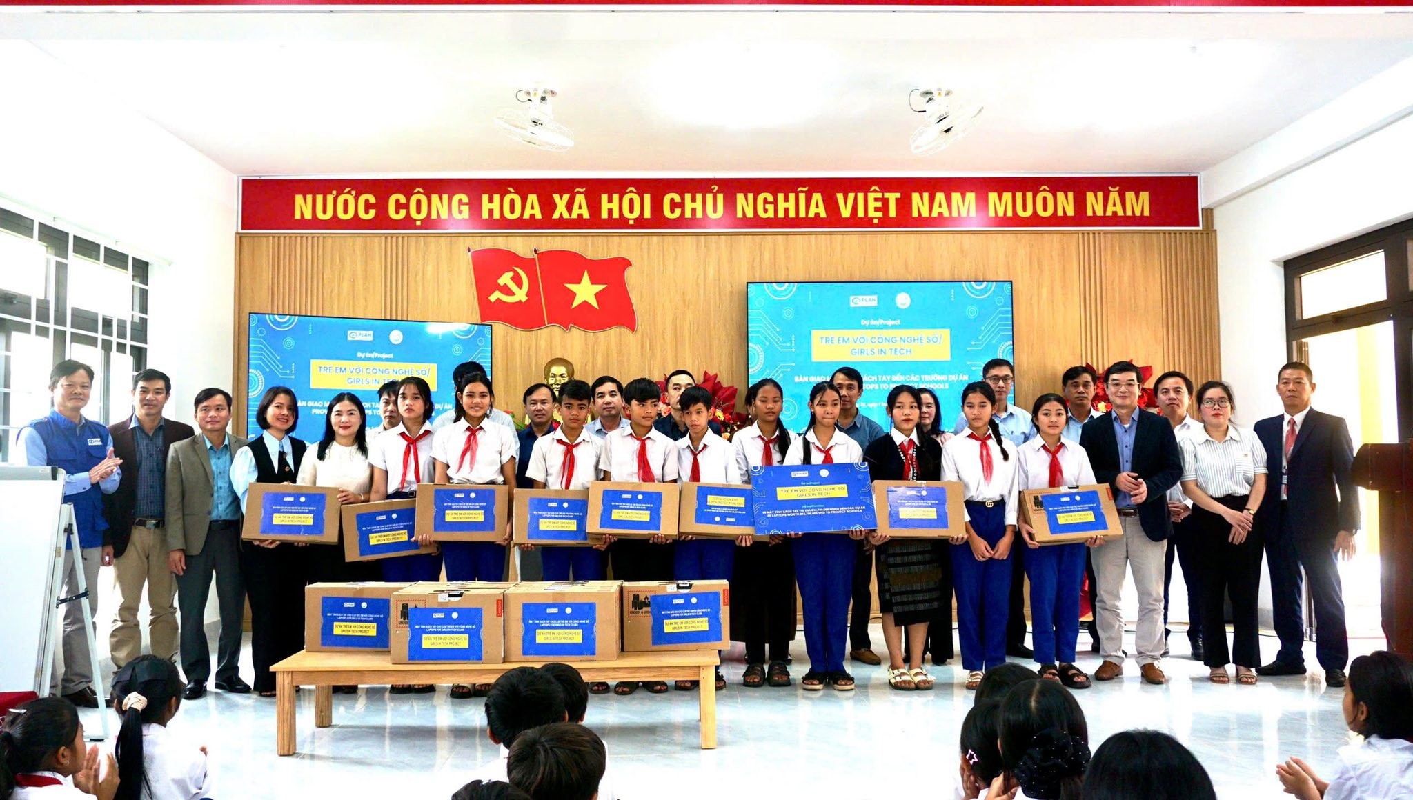 Trao cơ hội để trẻ em bắt đầu hành trình số