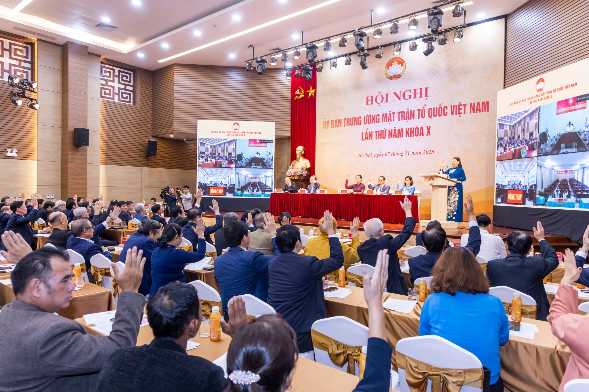 Ban Thường trực Ủy ban Trung ương Mặt trận Tổ quốc Việt Nam tổ chức Hội nghị lấy ý kiến góp ý của Ủy viên Ủy ban Trung ương Mặt trận Tổ quốc Việt Nam đối với các dự thảo văn kiện trình Đại hội XIV của Đảng, ngày 07/11/2025. (Ảnh: Mặt trận Tổ quốc Việt Nam)