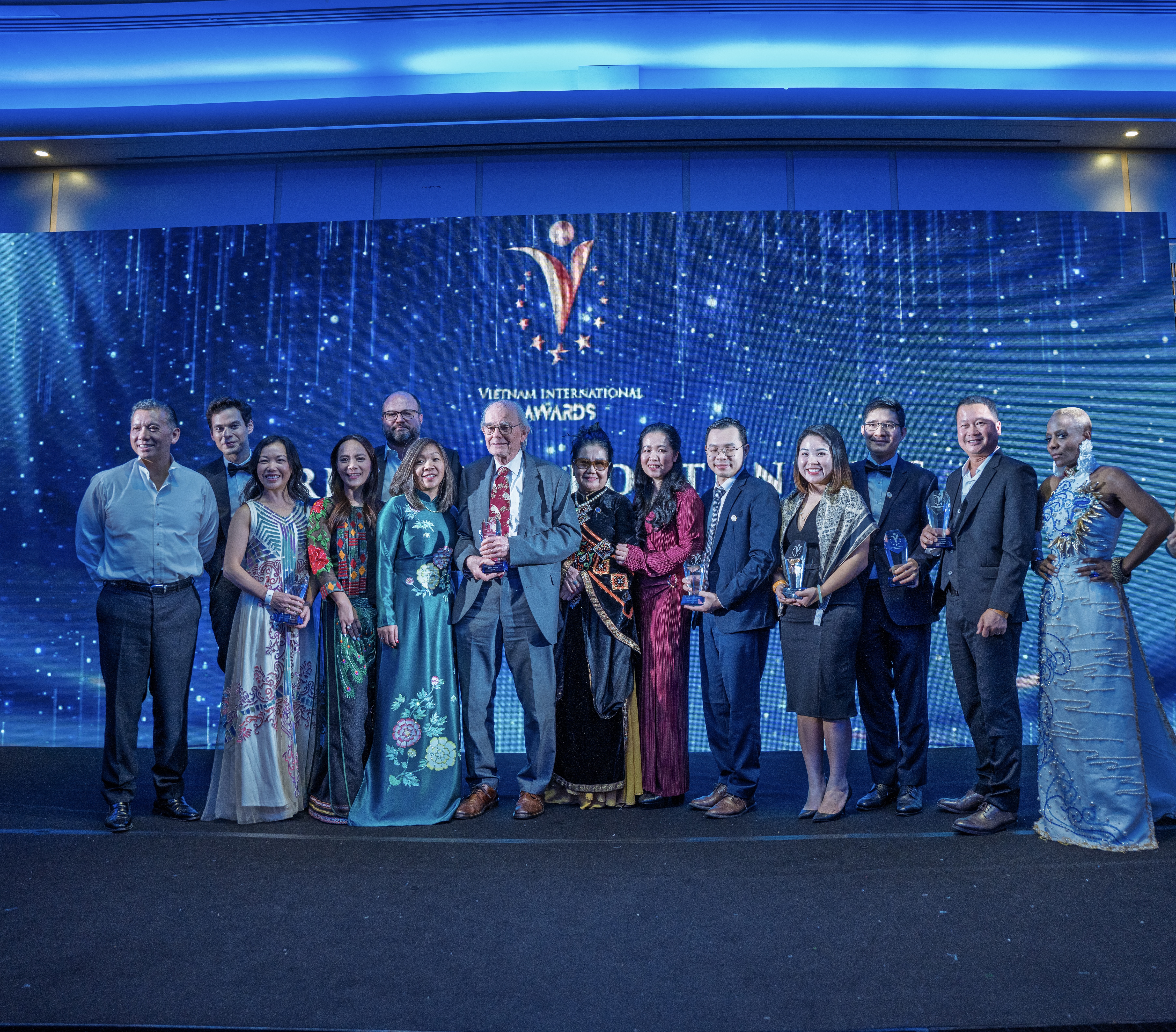 Chủ tịch Hội Hữu nghị Anh – Việt được trao giải tại Vietnam International Awards 2025