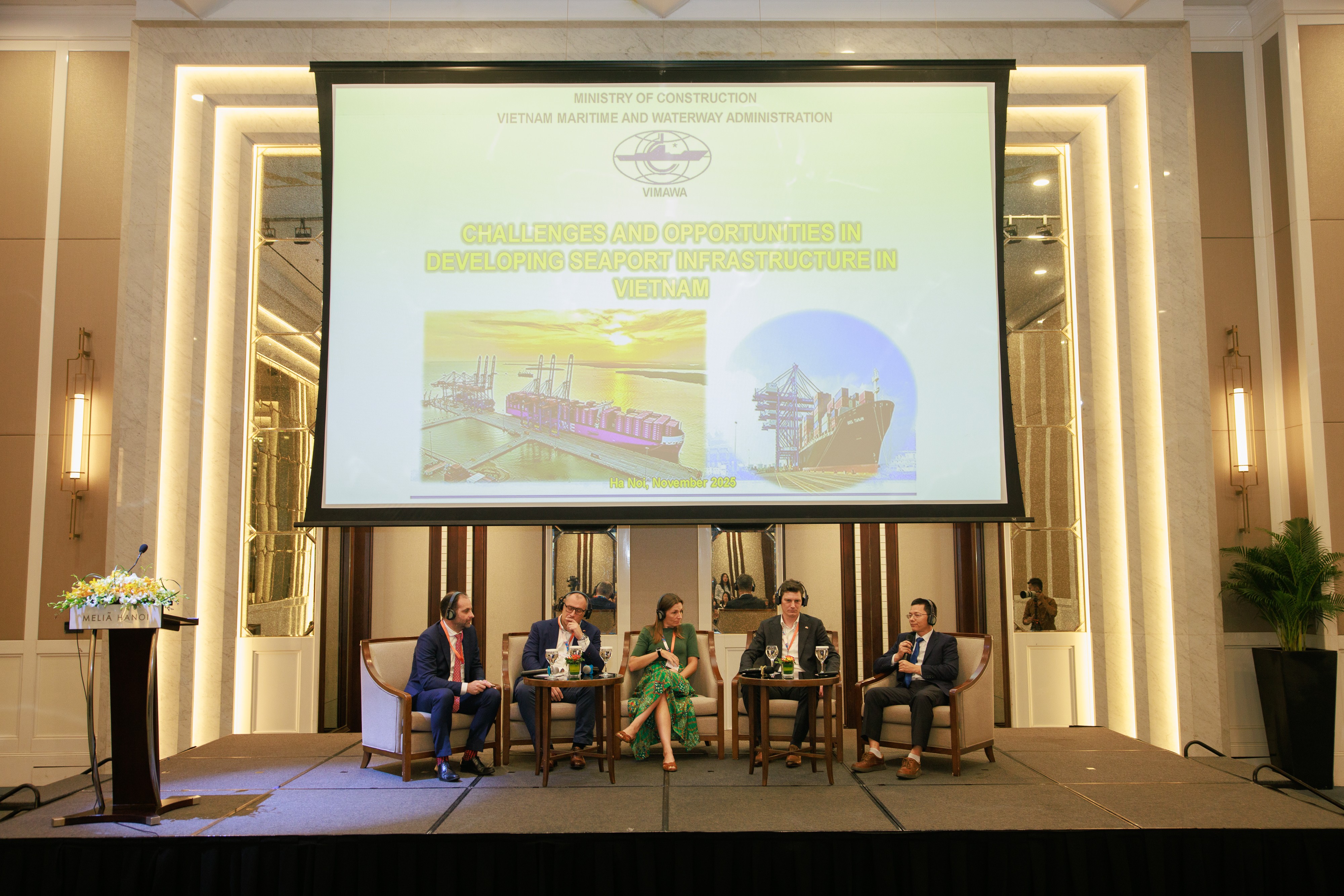 Phiên thảo luận “Phát triển cảng biển và hàng hải bền vững”