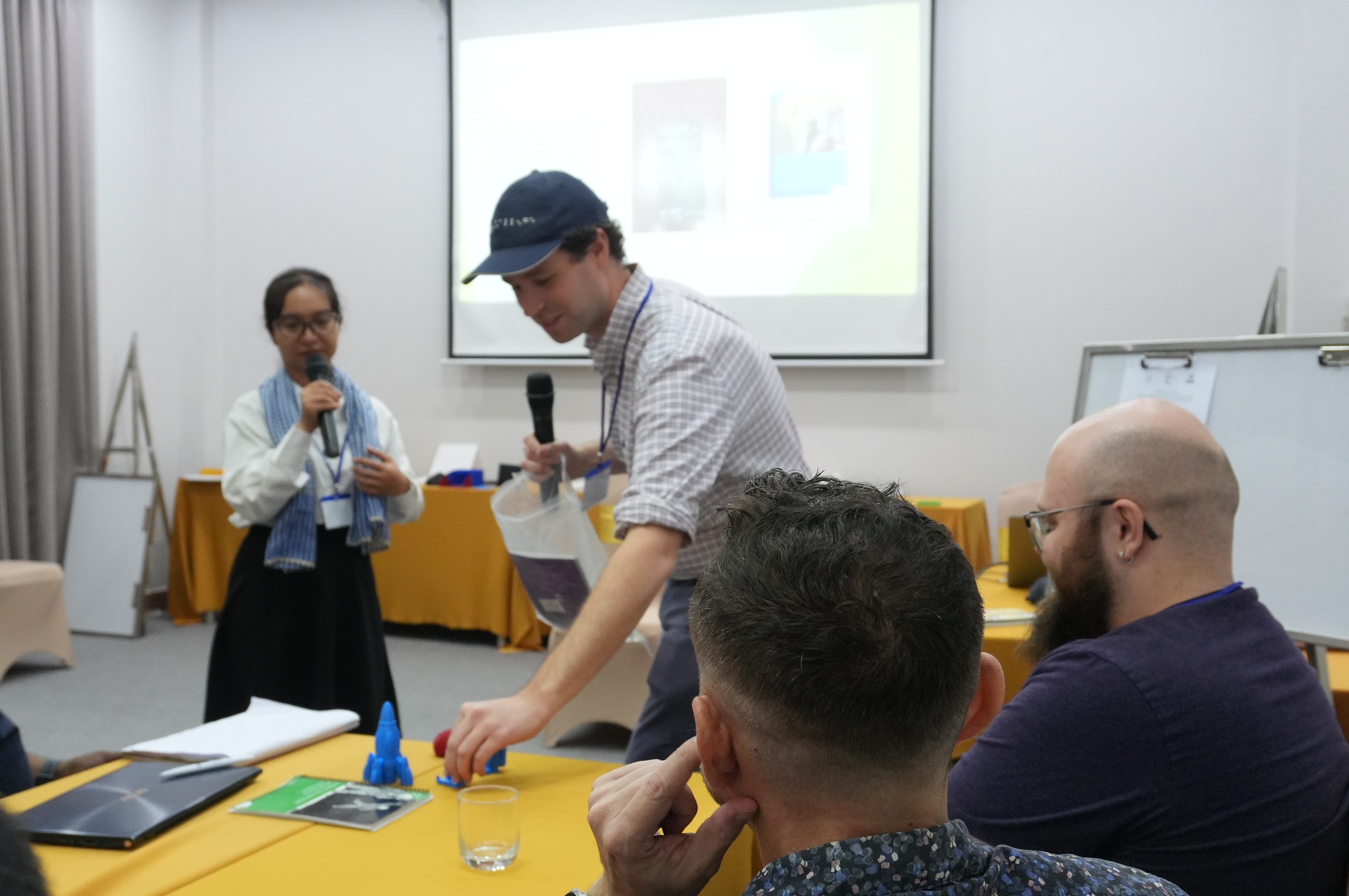 Room to Read mang tri thức đến gần hơn với trẻ em có khuyết tật nhìn