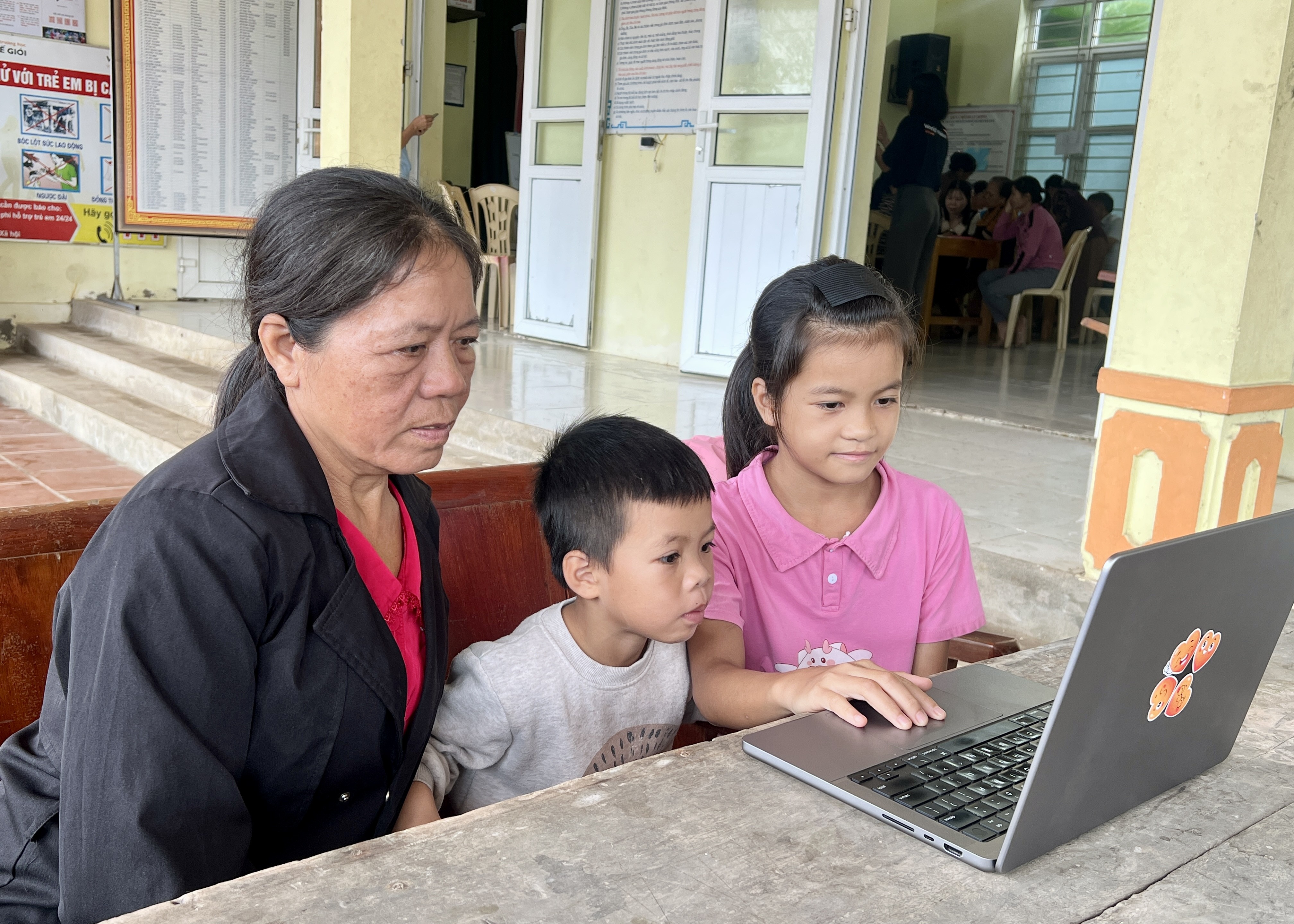 WVIV cùng cha mẹ bảo vệ con trong thế giới mạng