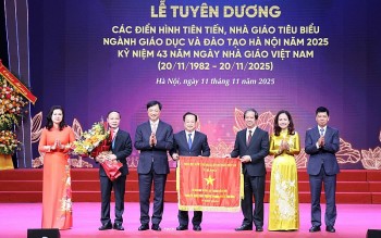 Hà Nội tuyên dương nhà giáo tiêu biểu, khẳng định giáo dục là quốc sách hàng đầu