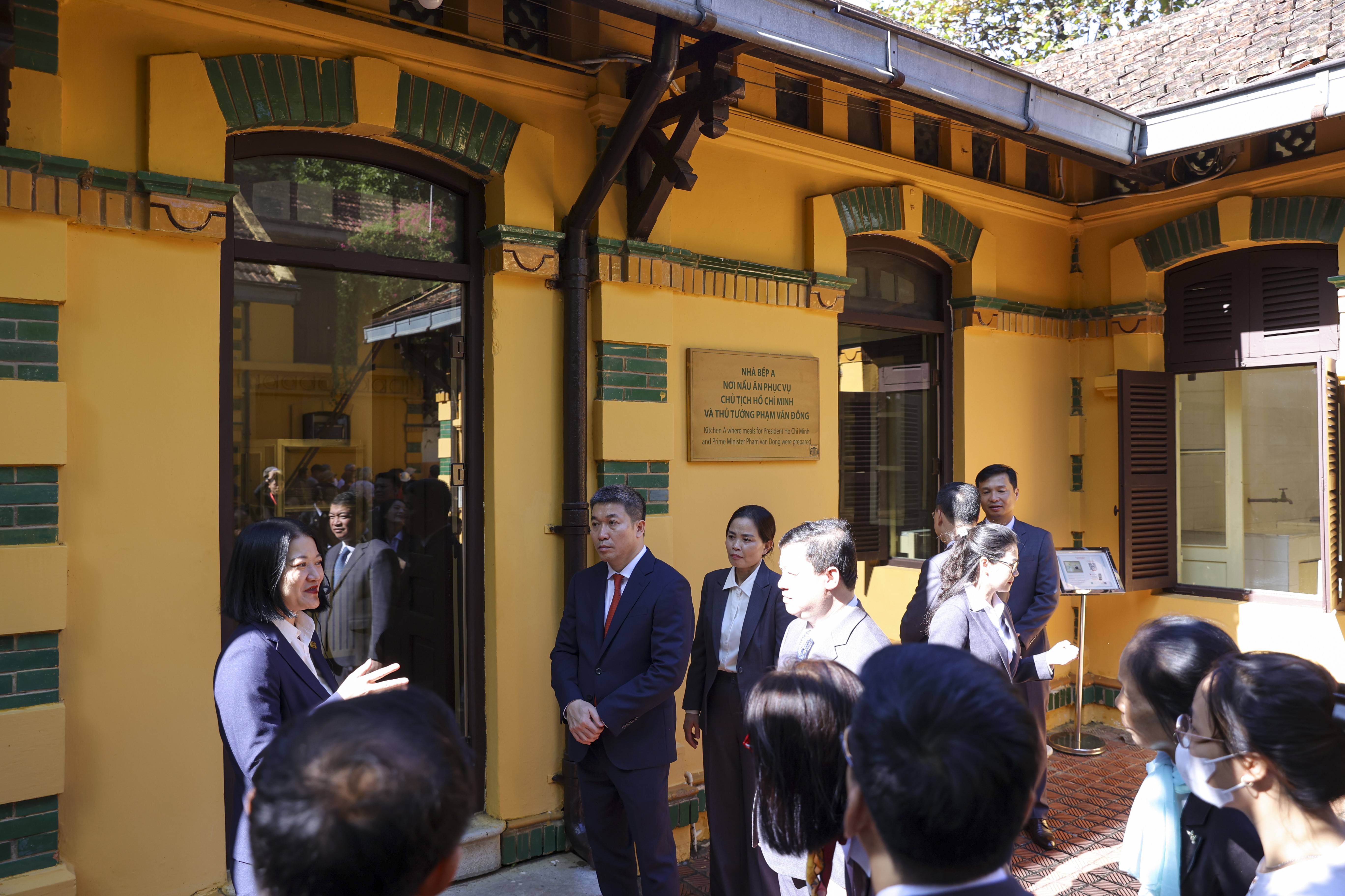 Liên hiệp các tổ chức hữu nghị Việt Nam tri ân Chủ tịch Hồ Chí Minh và báo cáo công tác nhân kỷ niệm 75 năm Ngày truyền thống