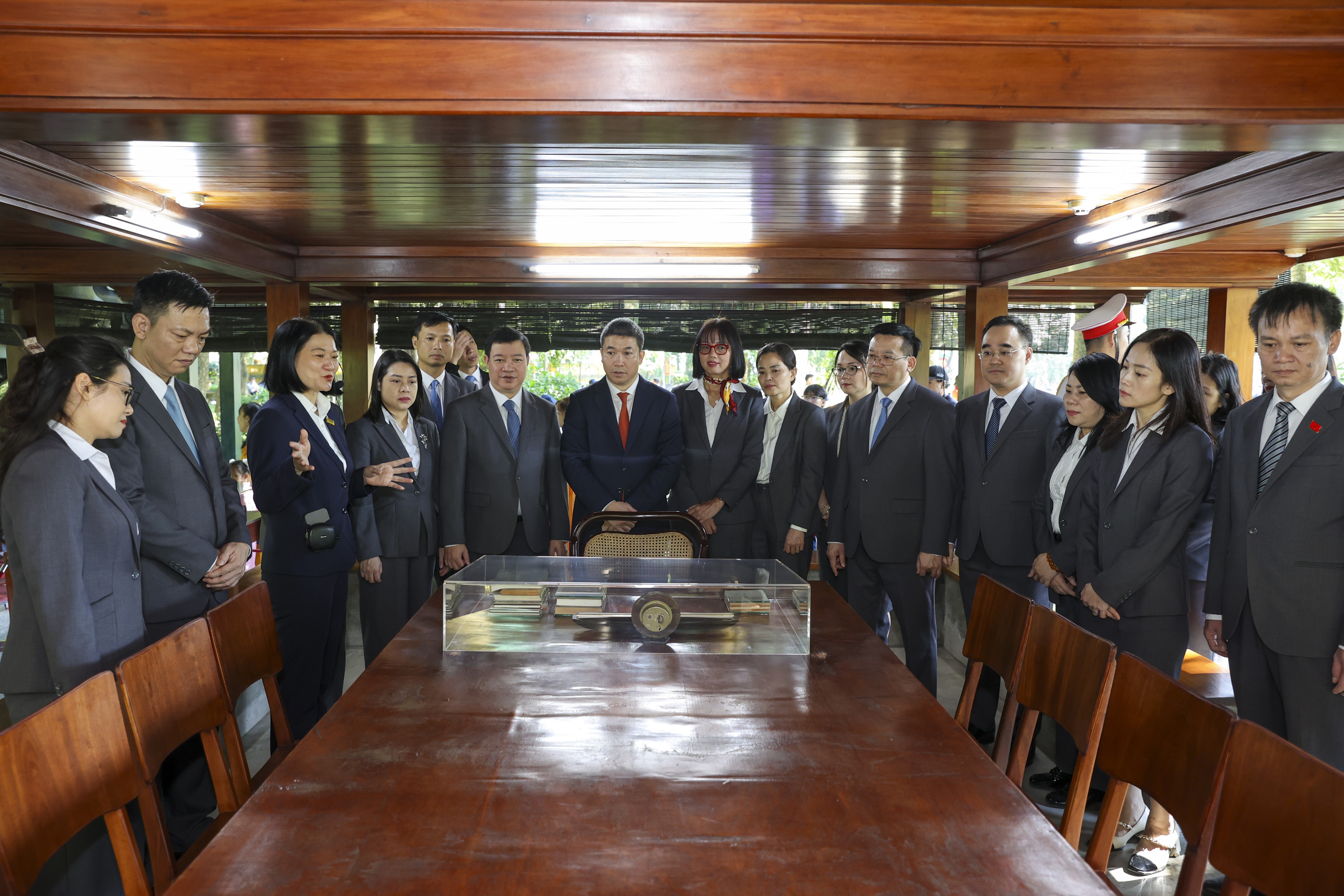 Liên hiệp các tổ chức hữu nghị Việt Nam tri ân Chủ tịch Hồ Chí Minh và báo cáo công tác nhân kỷ niệm 75 năm Ngày truyền thống