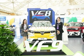 vinfast chinh phuc nguoi tham du tuan le cong nghiep va cong nghe viet nam 2025 bang dai san pham xe dien an tuong