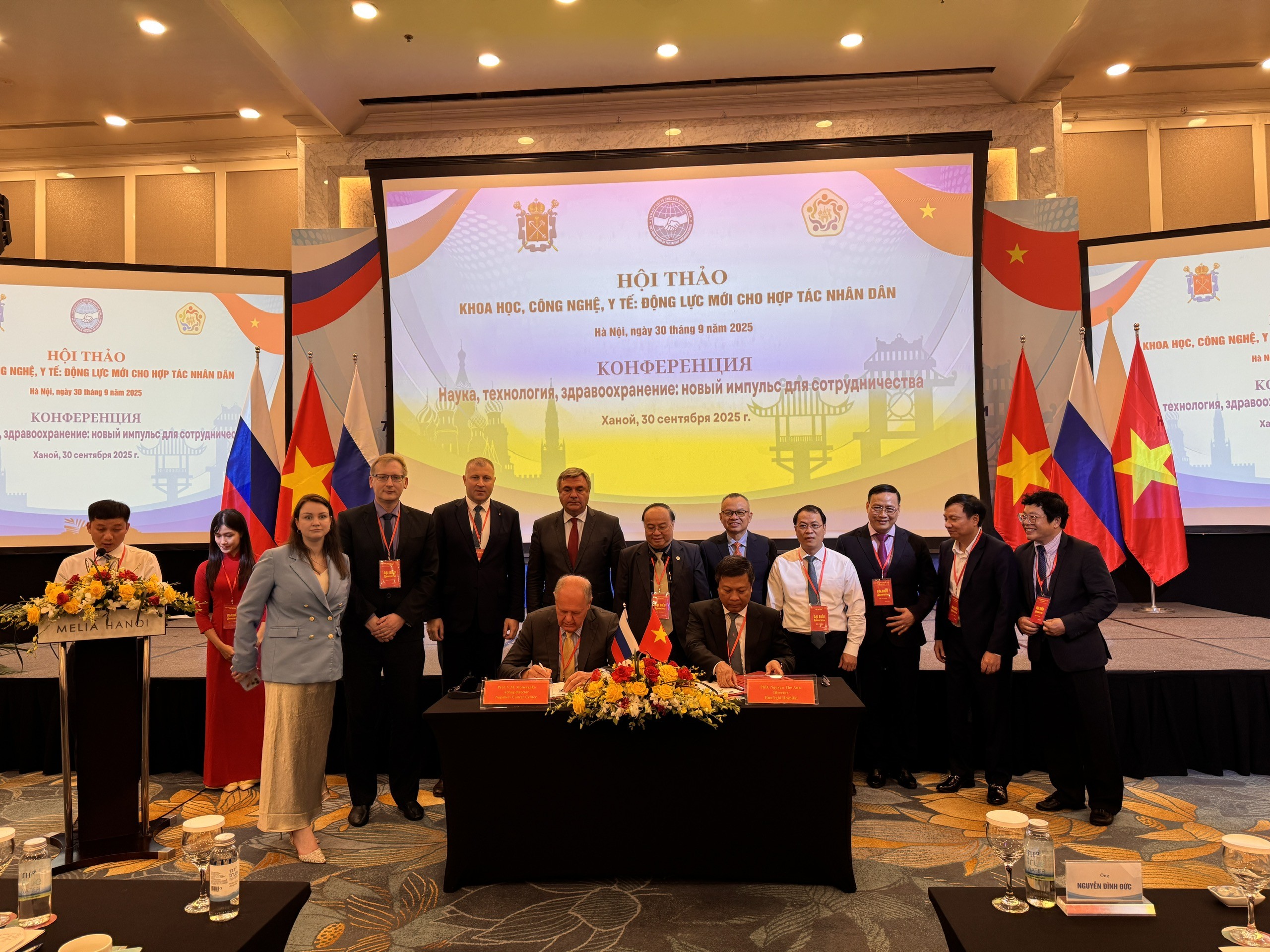 Hội thảo về khoa học, công nghệ trong Diễn đàn nhân dân Việt- Nga. Tại đây Trung tâm nghiên cứu ung thư đã ký Ghi nhớ hợp tác với Bệnh viện Hữu nghị.