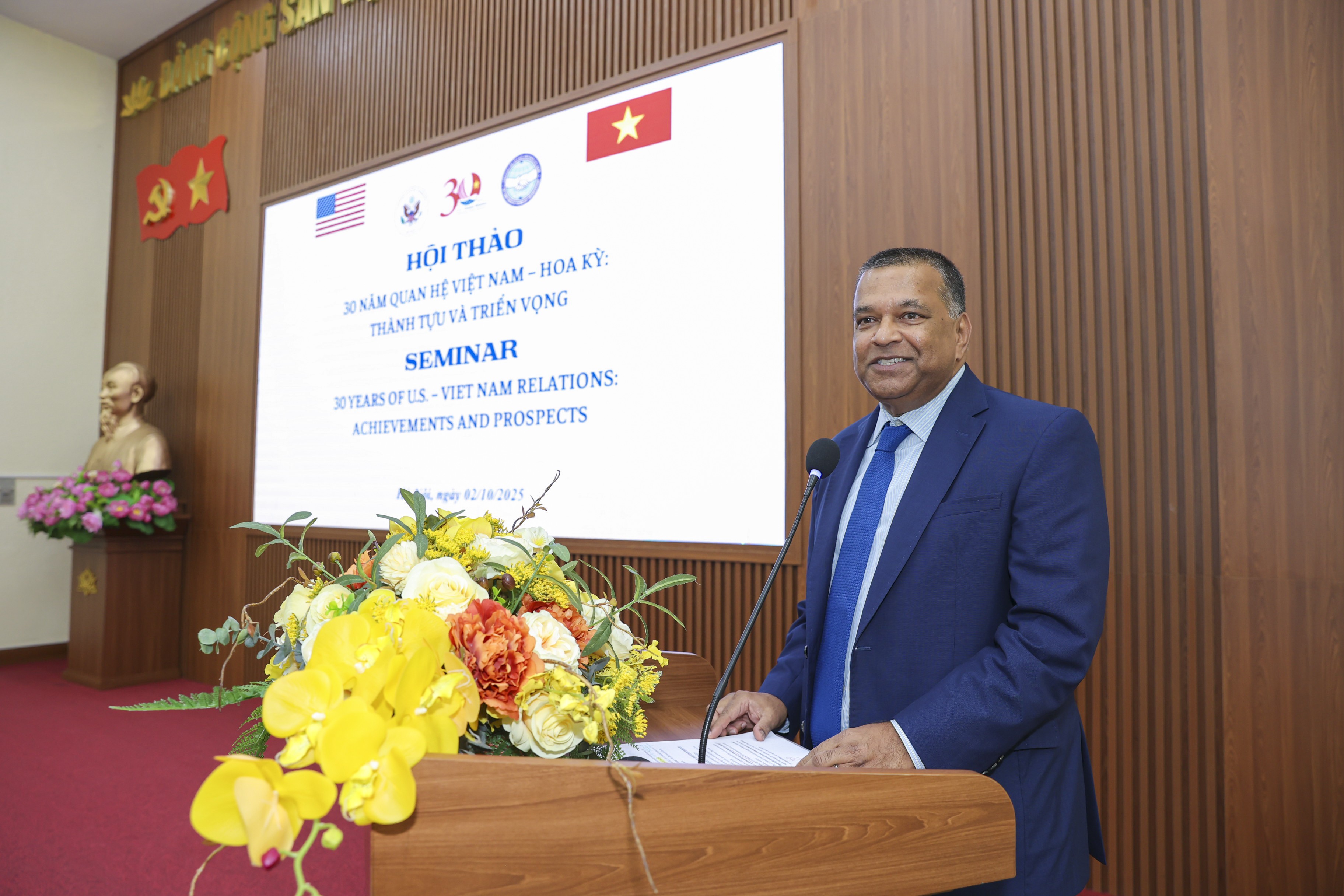 Hiến kế xây dựng nền đối ngoại nhân dân Việt Nam thời kỳ mới