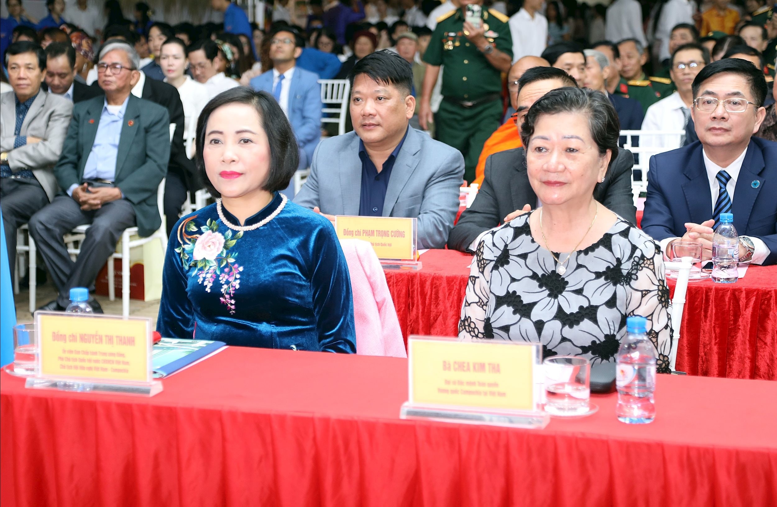 Nối vòng tay sinh viên Việt Nam - Campuchia