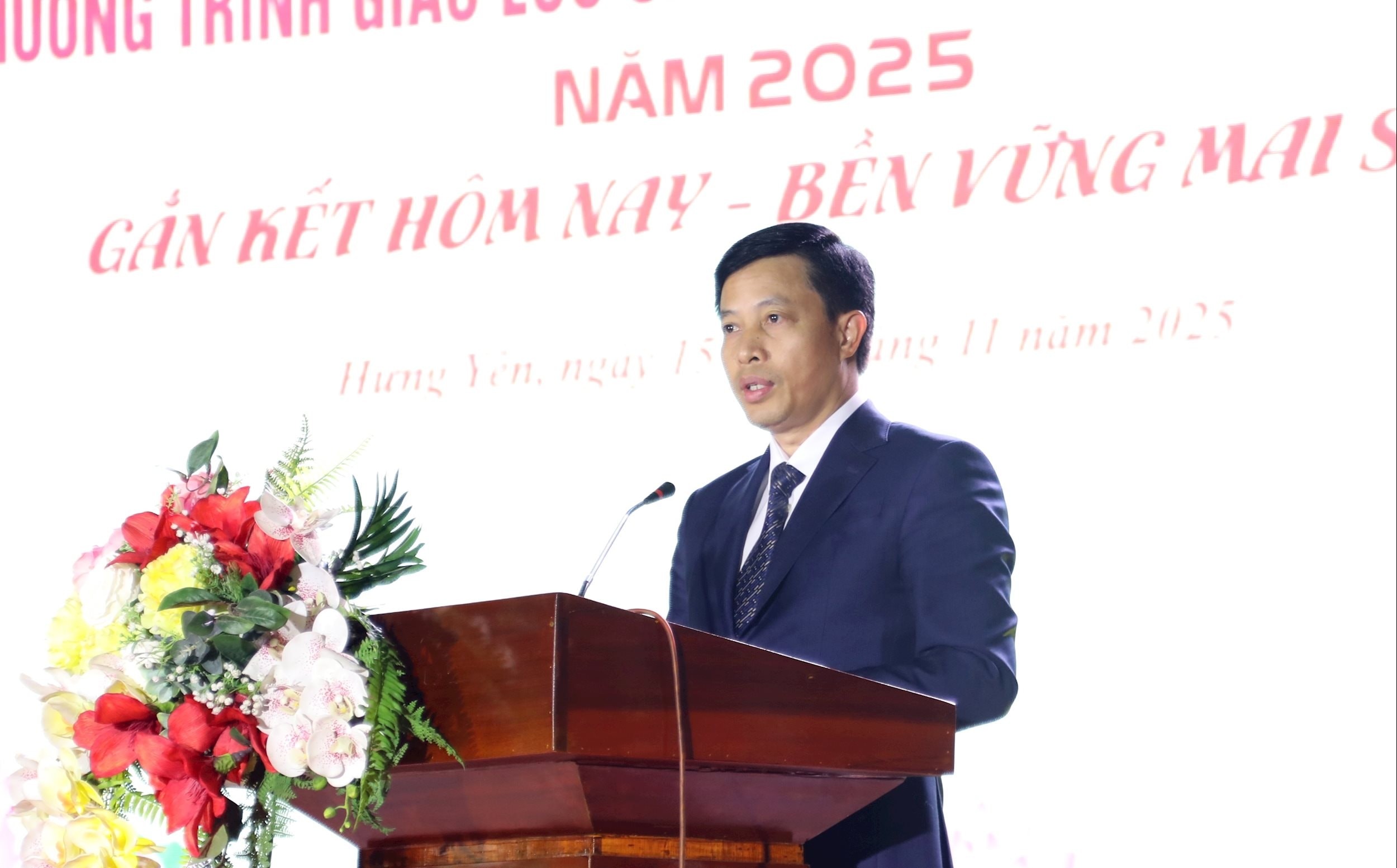 Nối vòng tay sinh viên Việt Nam - Campuchia