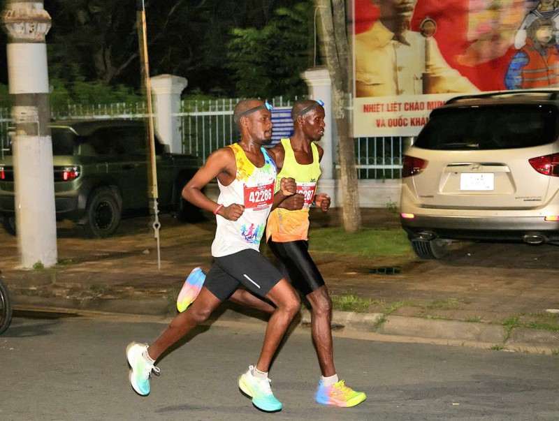 Giải Marathon Cà Mau lần đầu tổ chức tại Bạc Liêu: Sôi động và giàu bản sắc Giải Marathon Cà Mau lần đầu tổ chức tại Bạc Liêu: Sôi động và giàu bản sắc