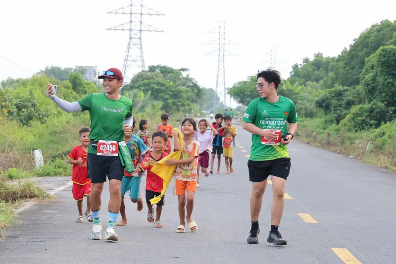 Giải Marathon Cà Mau lần đầu tổ chức tại Bạc Liêu: Sôi động và giàu bản sắc Giải Marathon Cà Mau lần đầu tổ chức tại Bạc Liêu: Sôi động và giàu bản sắc
