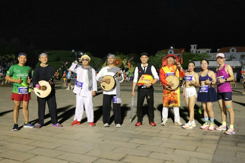 Giải Marathon Cà Mau lần đầu tổ chức tại Bạc Liêu: Sôi động và giàu bản sắc Giải Marathon Cà Mau lần đầu tổ chức tại Bạc Liêu: Sôi động và giàu bản sắc