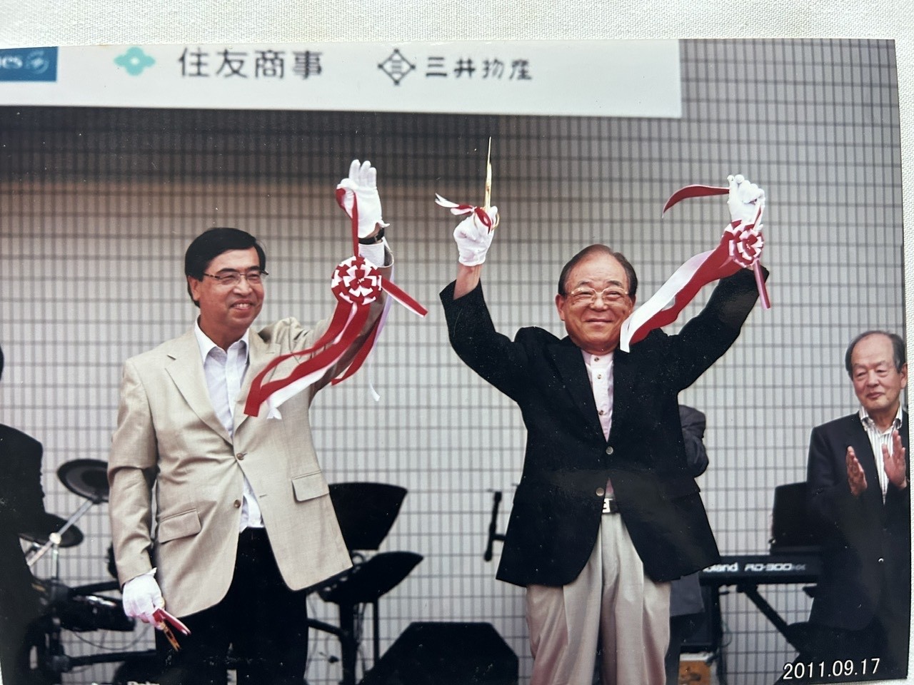 Đại sứ Nguyễn Phú Bình và Nghị sỹ Matsuda Iwao, đồng Trưởng ban Lễ hội Việt Nam tại Nhật Bản 2011 tại liên hoan trước Lễ hội. (Ảnh: NVCC)