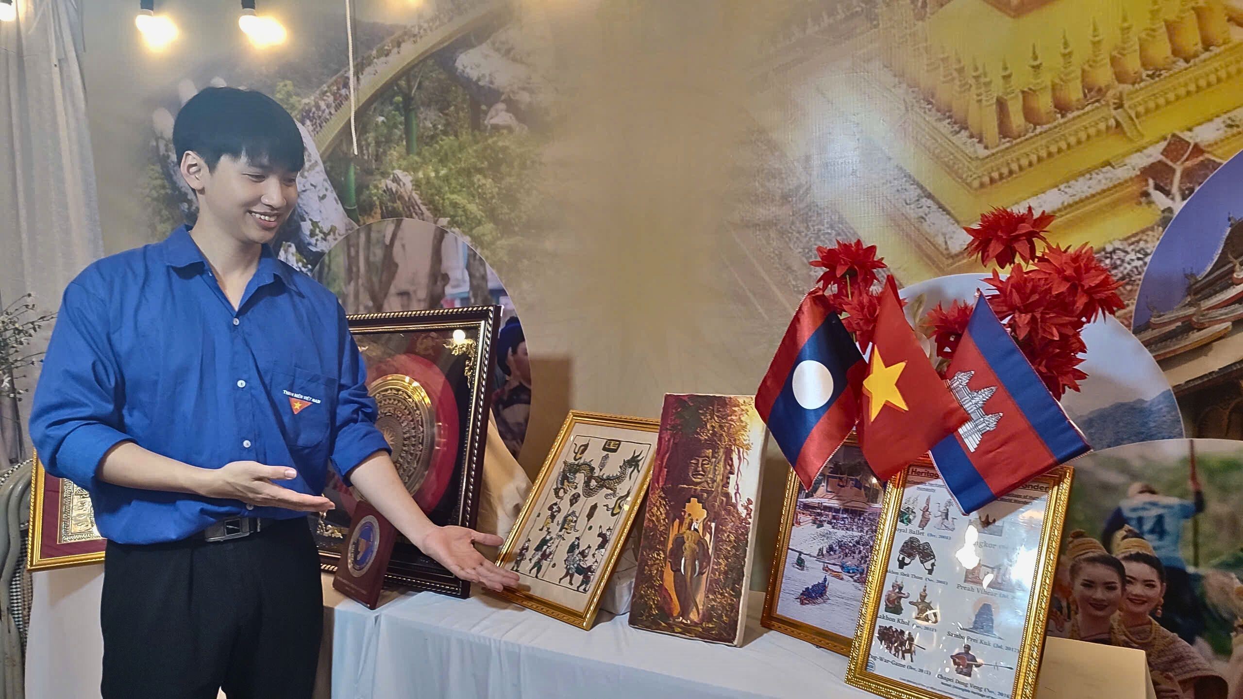 Một góc trưng bày của gian hàng Việt Nam. (Ảnh: Thành Luân)