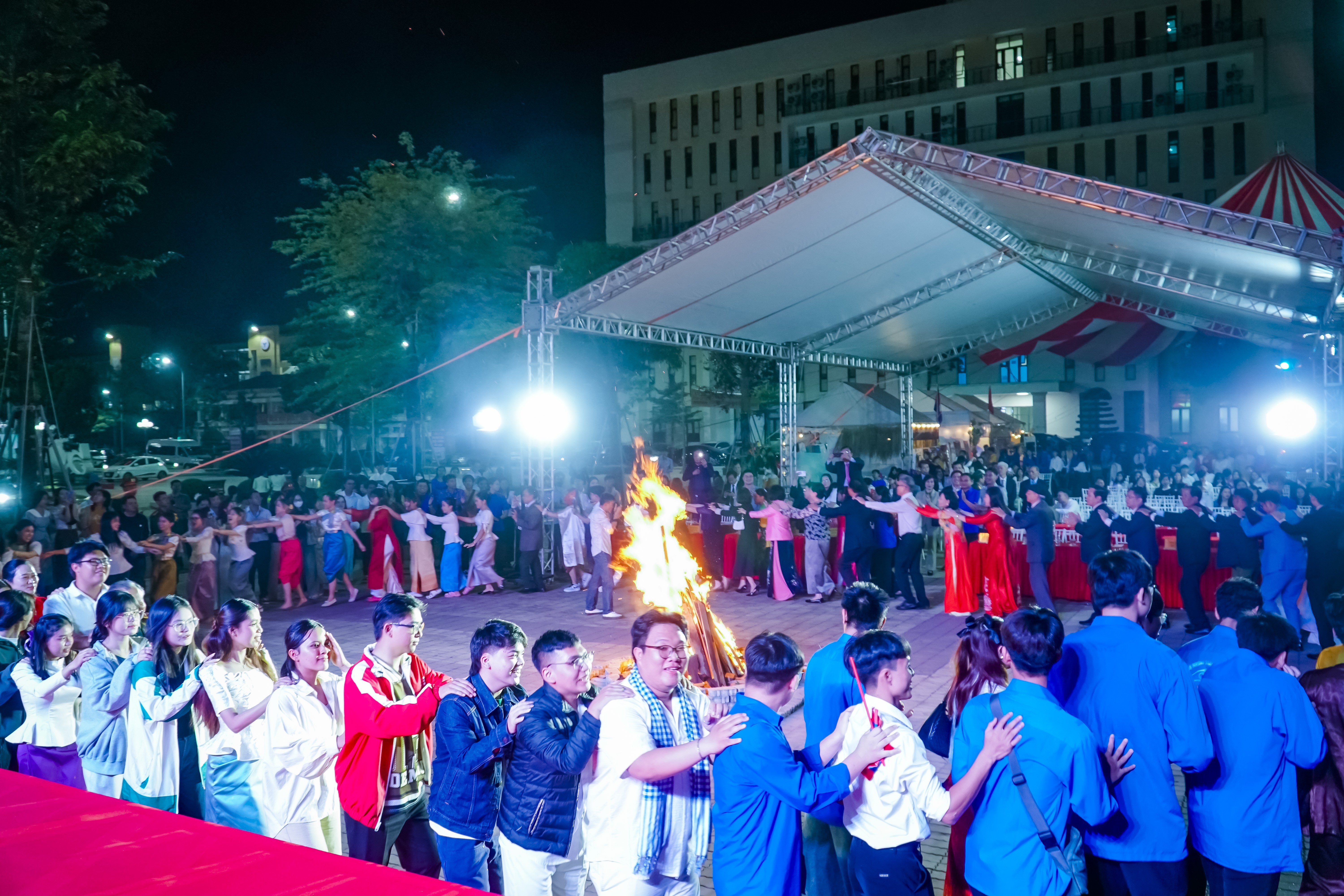 Giao lưu sinh viên Việt Nam - Campuchia: Gắn kết từ những điều giản dị