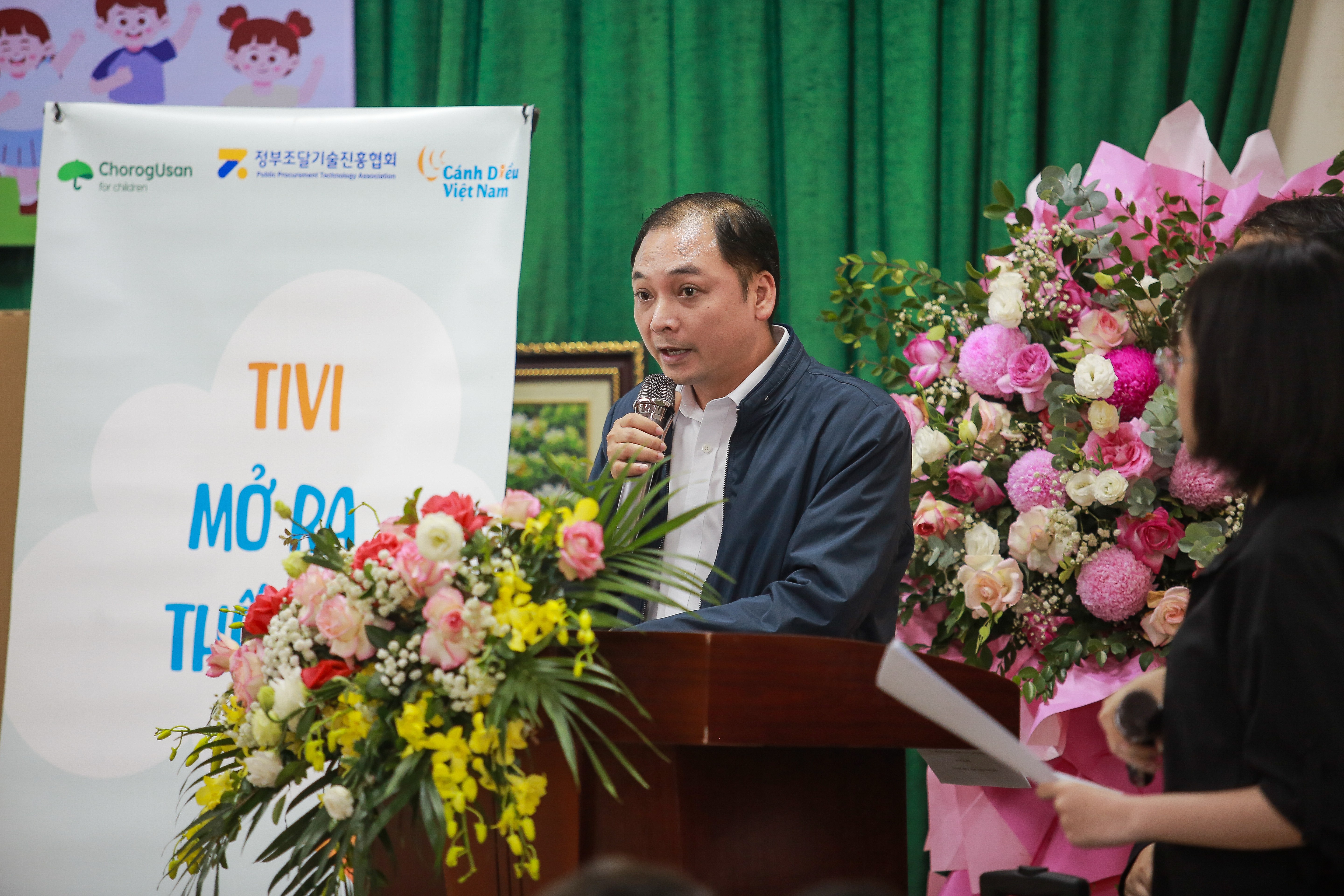 Trao tặng 12 tivi cùng nhiều phần quà ý nghĩa cho trường Tiểu học Chu Phan, Hà Nội