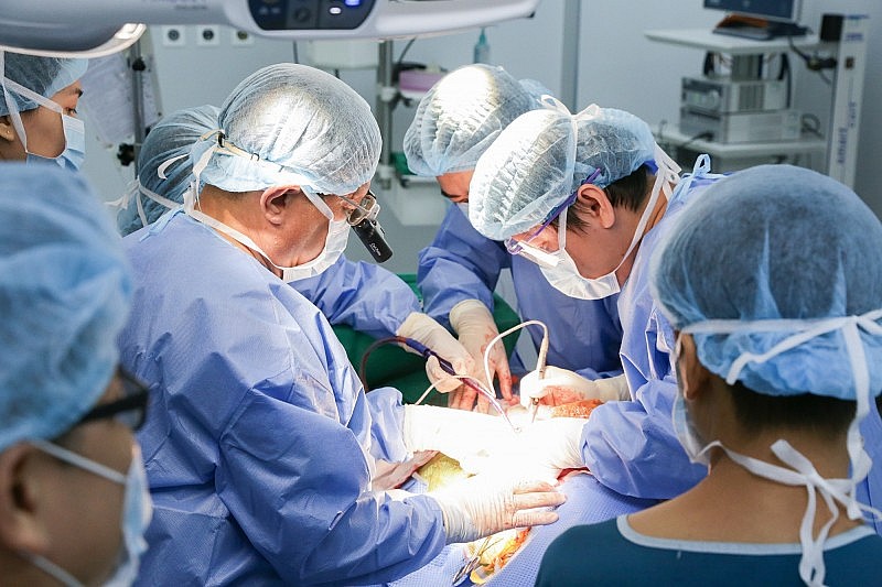 Bóc thành công khối u quái gần 2kg chèn ép vùng cổ cụ bà 81 tuổi Bóc thành công khối u quái gần 2kg chèn ép vùng cổ cụ bà 81 tuổi