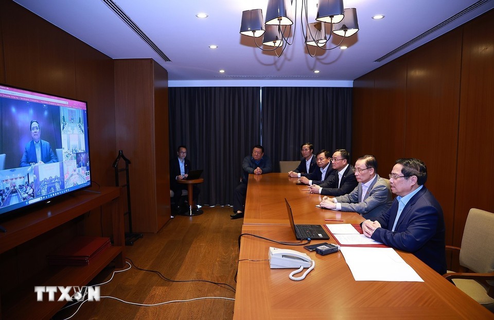 Thủ tướng Phạm Minh Chính họp trực tuyến đến các tỉnh, thành phố trong nước để triển khai các phương án cứu hộ, cứu nạn và khắc phục hậu quả thiên tai, ngày 20/11/2025. (Ảnh: TTXVN)