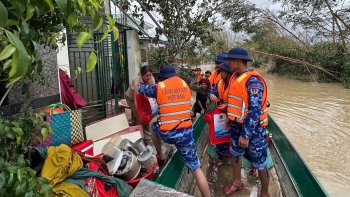 bo tu lenh vung canh sat bien 2 sat canh cung nhan dan trong tam lu