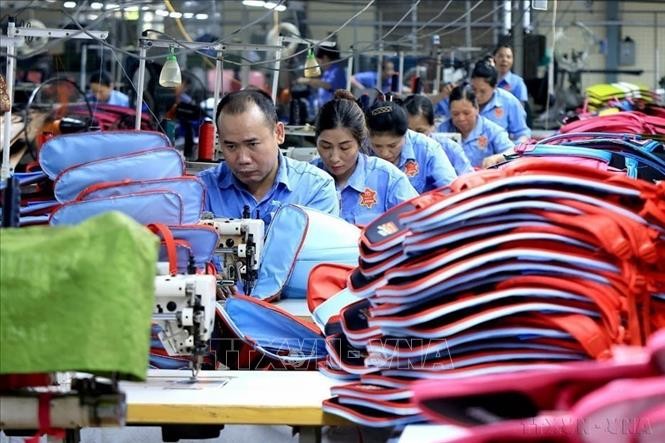 Các mặt hàng xuất khẩu chính của Việt Nam sang Bulgaria gồm sợi bông, càphê hạt, cao su thiên nhiên, gạo, hạt điều, quần áo, túi xách, giày da...Trong ảnh: May cặp, ba lo, túi xách của công ty Xuất nhập khẩu sản xuất dịch vụ Thương mại sản phẩm da Ladoda. Ảnh minh họa: Tuấn Anh/TTXVN Các mặt hàng xuất khẩu chính của Việt Nam sang Bulgaria gồm sợi bông, càphê hạt, cao su thiên nhiên, gạo, hạt điều, quần áo, túi xách, giày da...Trong ảnh: May cặp, ba lo, túi xách của công ty Xuất nhập khẩu sản xuất dịch vụ Thương mại sản phẩm da Ladoda. Ảnh minh họa: Tuấn Anh/TTXVN