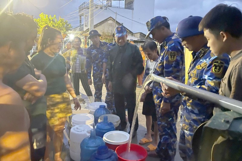 Cung cấp nước sạch để nhân dân có đủ nước sinh hoạt hợp vệ sinh. Cung cấp nước sạch để nhân dân có đủ nước sinh hoạt hợp vệ sinh.