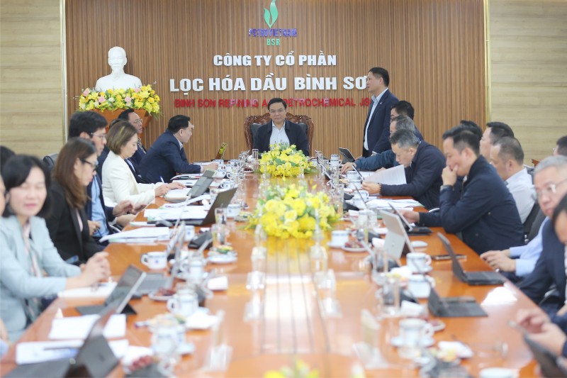 Chủ tịch HĐQT BSR Bùi Ngọc Dương báo cáo tại buổi làm việc Chủ tịch HĐQT BSR Bùi Ngọc Dương báo cáo tại buổi làm việc