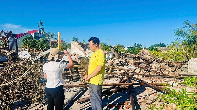 Vingroup tiếp tục hỗ trợ thêm 500 tỷ cứu trợ miền Trung, nâng tổng đóng góp lên 1.000 tỷ đồng Vingroup tiếp tục hỗ trợ thêm 500 tỷ cứu trợ miền Trung, nâng tổng đóng góp lên 1.000 tỷ đồng