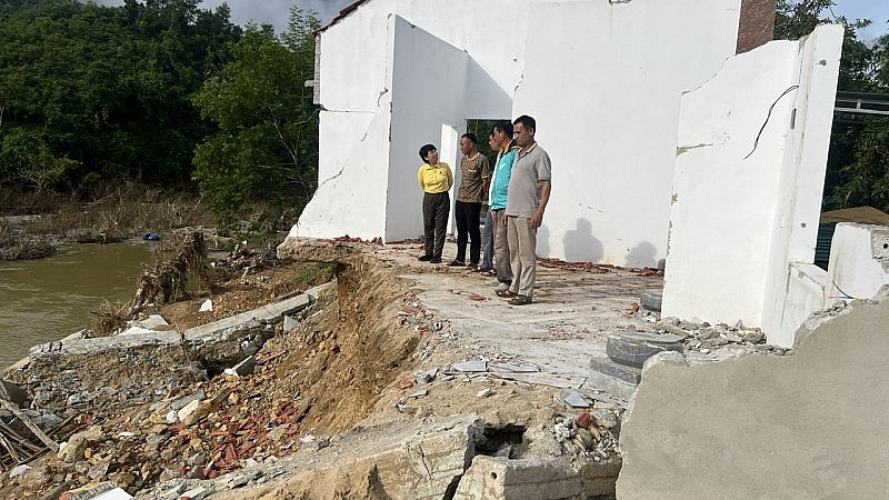 Vingroup tiếp tục hỗ trợ thêm 500 tỷ cứu trợ miền Trung, nâng tổng đóng góp lên 1.000 tỷ đồng Vingroup tiếp tục hỗ trợ thêm 500 tỷ cứu trợ miền Trung, nâng tổng đóng góp lên 1.000 tỷ đồng