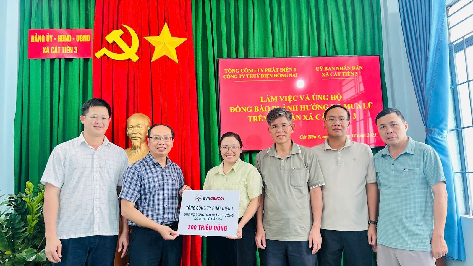 Đại diện lãnh đạo Công ty Thủy điện Đồng Nai trao tặng kinh phí ủng hộ tại xã Cát Tiên 3, tỉnh Lâm Đồng Đại diện lãnh đạo Công ty Thủy điện Đồng Nai trao tặng kinh phí ủng hộ tại xã Cát Tiên 3, tỉnh Lâm Đồng