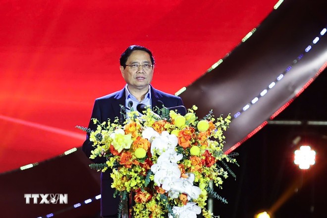 Thủ tướng kêu gọi đồng bào cả nước đoàn kết một lòng hướng về miền Trung Thủ tướng kêu gọi đồng bào cả nước đoàn kết một lòng hướng về miền Trung