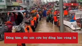 [Video] Đồng tâm, dốc sức cứu trợ đồng bào vùng lũ