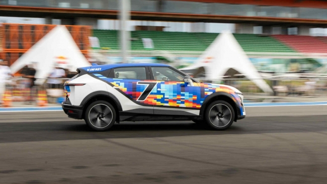 VinFast VF 7: Xe đẹp, lái đỉnh, giá lăn bánh về mức “khó tin” nhờ ưu đãi chồng ưu đãi