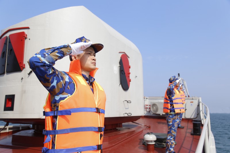 Tàu Hải quân nhân dân Việt Nam tuần tra liên hợp cùng Hải quân Trung Quốc trên vùng biển Vịnh Bắc Bộ Tàu Hải quân nhân dân Việt Nam tuần tra liên hợp cùng Hải quân Trung Quốc trên vùng biển Vịnh Bắc Bộ