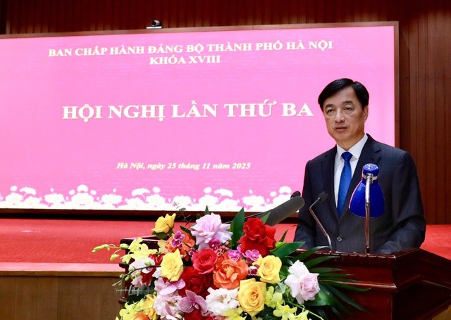 Bí thư Thành ủy Hà Nội Nguyễn Duy Ngọc kết luận hội nghị lần thứ 3 Ban chấp hàng Đảng bộ Hà Nội. (Ảnh: T.L) Bí thư Thành ủy Hà Nội Nguyễn Duy Ngọc kết luận hội nghị lần thứ 3 Ban chấp hàng Đảng bộ Hà Nội. (Ảnh: T.L)