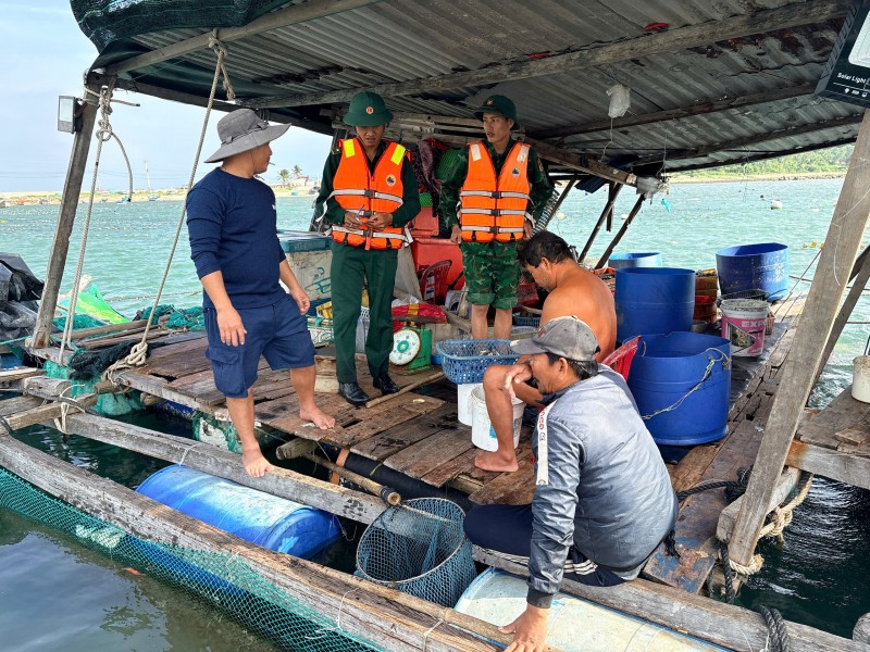 Đồn Biên phòng Ninh Phước (Khánh Hòa) tăng cường tuyên truyền, chủ động ứng phó bão số 15 Đồn Biên phòng Ninh Phước (Khánh Hòa) tăng cường tuyên truyền, chủ động ứng phó bão số 15