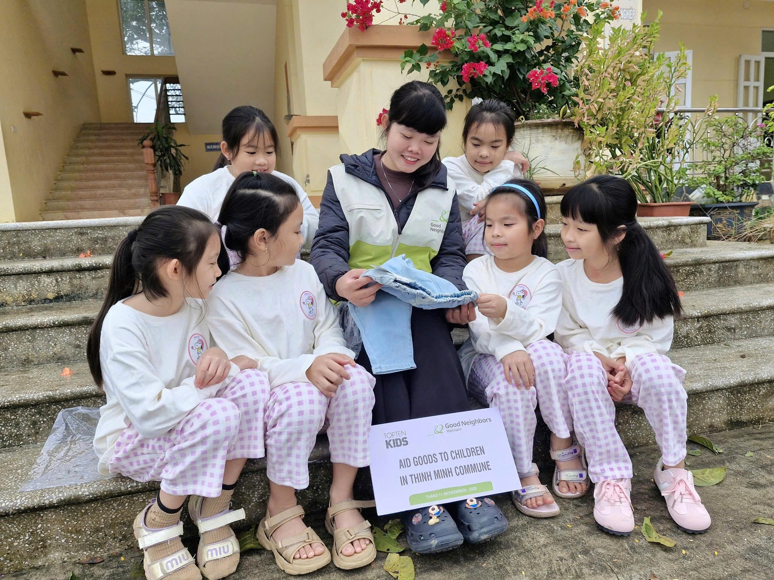 GNI tặng quần áo cho hơn 12.000 người dân xã Thịnh Minh, tỉnh Phú Thọ GNI tặng quần áo cho hơn 12.000 người dân xã Thịnh Minh, tỉnh Phú Thọ