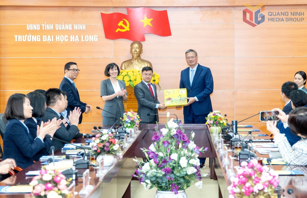 Cơ hội hợp t&aacute;c về gi&aacute;o dục giữa Đại học Hạ Long v&agrave; c&aacute;c trường đại học Trung Quốc