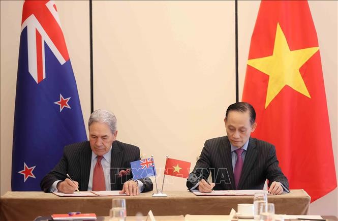 Việt Nam - New Zealand thống nhất lộ trình hợp tác 2025-2030 trong lĩnh vực ngoại giao Việt Nam - New Zealand thống nhất lộ trình hợp tác 2025-2030 trong lĩnh vực ngoại giao