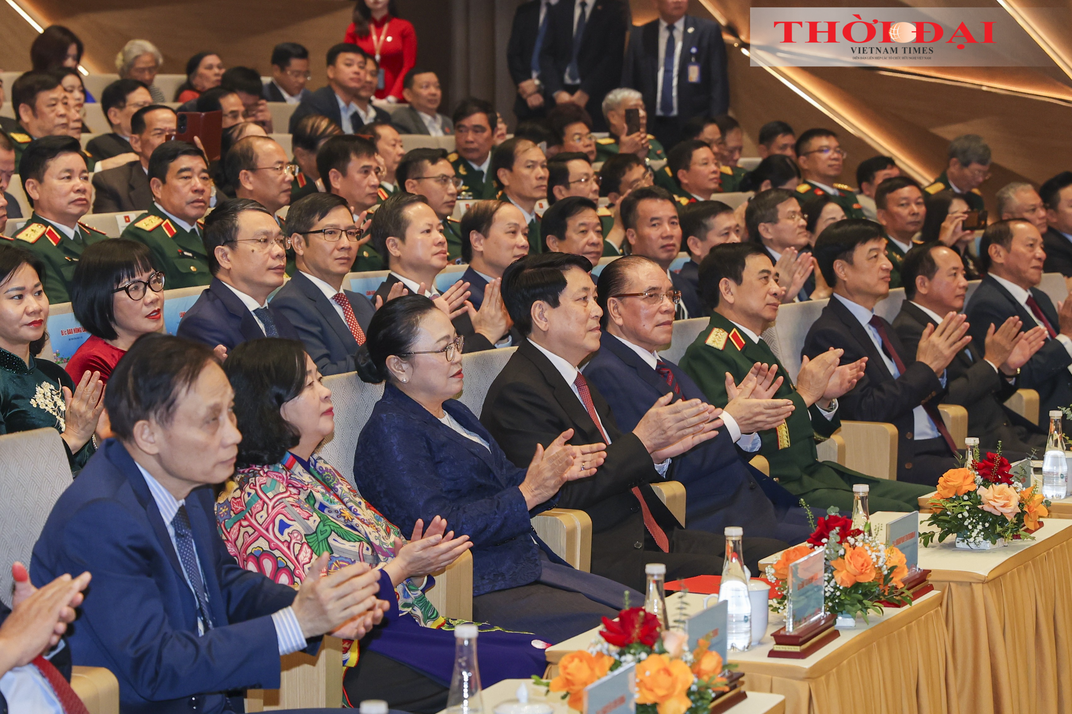 Việt Nam luôn tự hào có người bạn Lào thủy chung, son sắt Việt Nam luôn tự hào có người bạn Lào thủy chung, son sắt