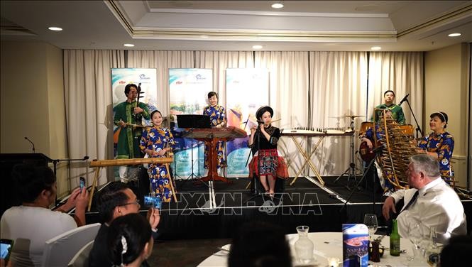 Chương trình văn nghệ tại sự kiện. Ảnh: Lê Đạt/PV TTXVN tại Australia Chương trình văn nghệ tại sự kiện. Ảnh: Lê Đạt/PV TTXVN tại Australia