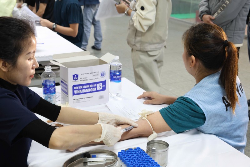 Gói này gồm khám nội tổng quát, xét nghiệm tầm soát ung thư máu, sàng lọc Thalassemia, siêu âm tuyến giáp, siêu âm khớp gối và siêu âm ổ bụng. (Ảnh: T.L) Gói này gồm khám nội tổng quát, xét nghiệm tầm soát ung thư máu, sàng lọc Thalassemia, siêu âm tuyến giáp, siêu âm khớp gối và siêu âm ổ bụng. (Ảnh: T.L)