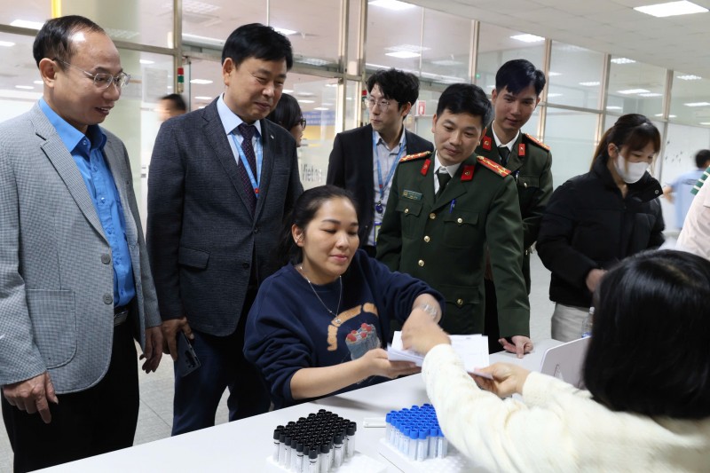 2.000 đoàn viên, công nhân lao động được khám bệnh miễn phí. (Ảnh: T.L) 2.000 đoàn viên, công nhân lao động được khám bệnh miễn phí. (Ảnh: T.L)