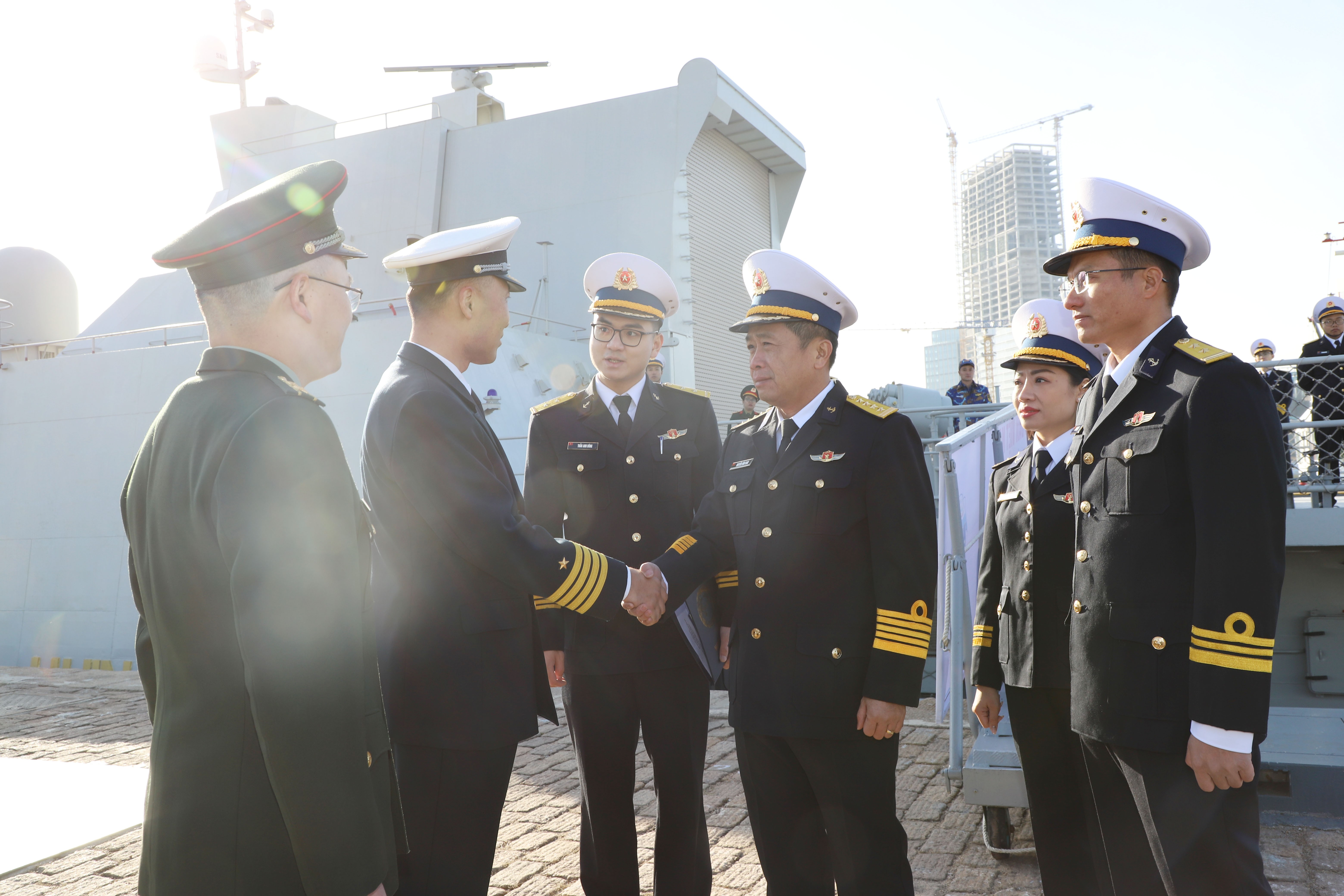 Tàu 015-Trần Hưng Đạo bắt đầu thăm, giao lưu với hải quân Trung Quốc Tàu 015-Trần Hưng Đạo bắt đầu thăm, giao lưu với hải quân Trung Quốc