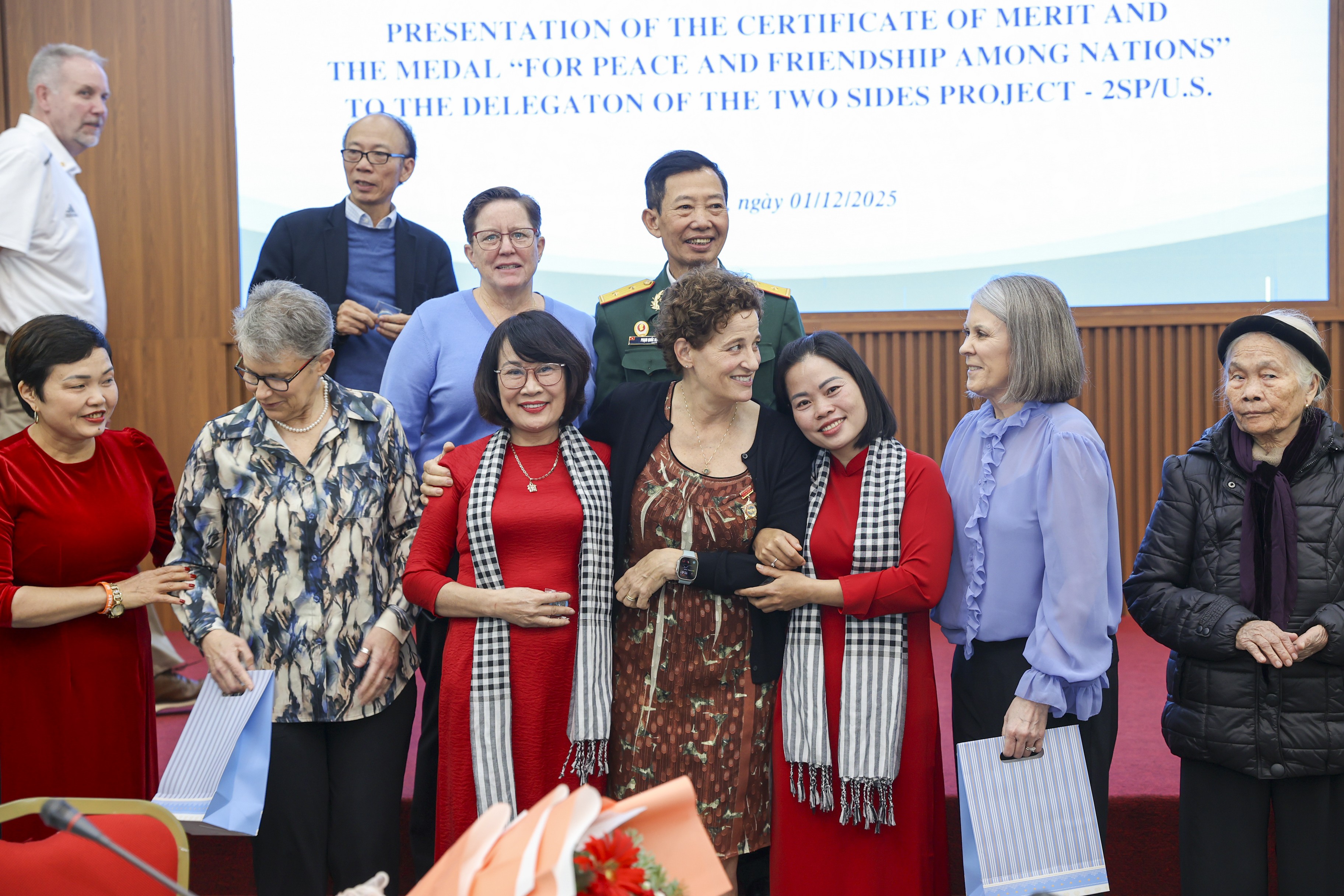 “Gặp gỡ hai phía”: Xoa dịu nỗi đau chiến tranh, kết nối nhân dân Việt Nam - Hoa Kỳ “Gặp gỡ hai phía”: Xoa dịu nỗi đau chiến tranh, kết nối nhân dân Việt Nam - Hoa Kỳ