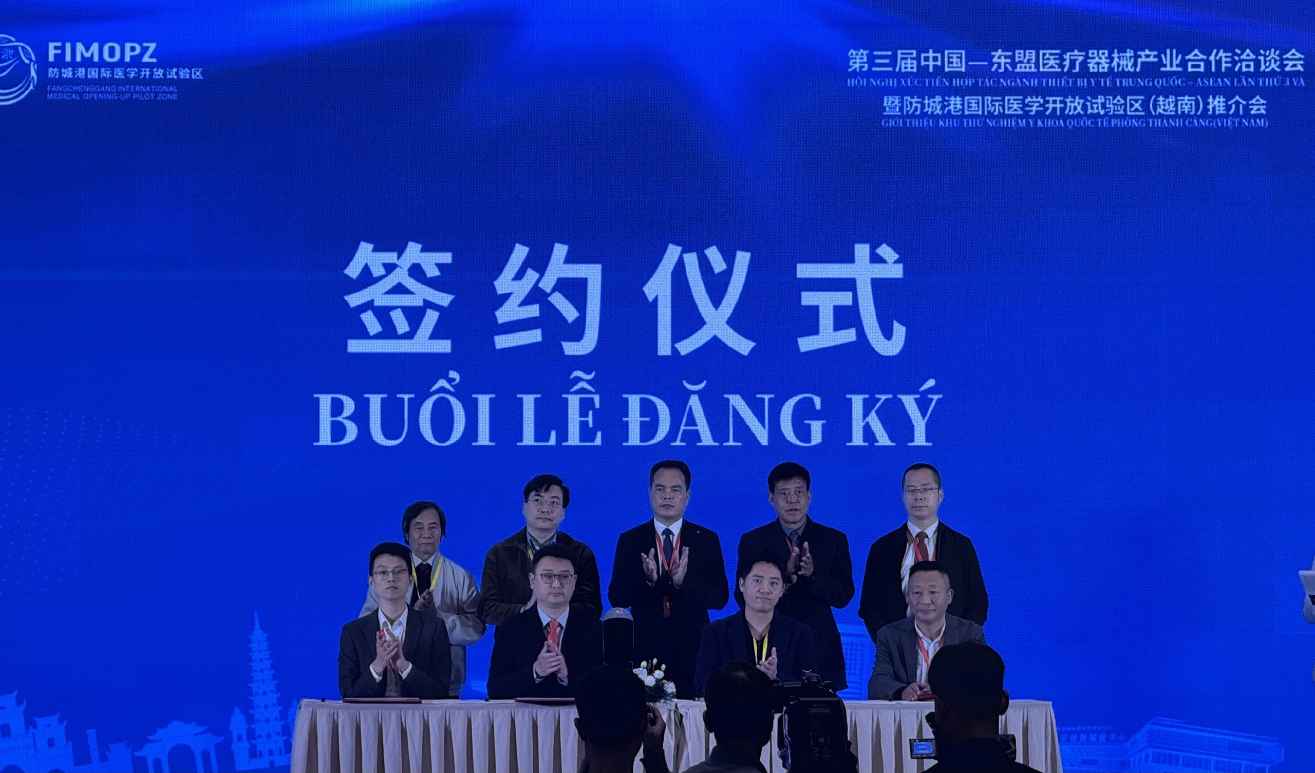 các doanh nghiệp thiết bị y tế hai nước đã chính thức ký kết văn bản hợp tác các doanh nghiệp thiết bị y tế hai nước đã chính thức ký kết văn bản hợp tác