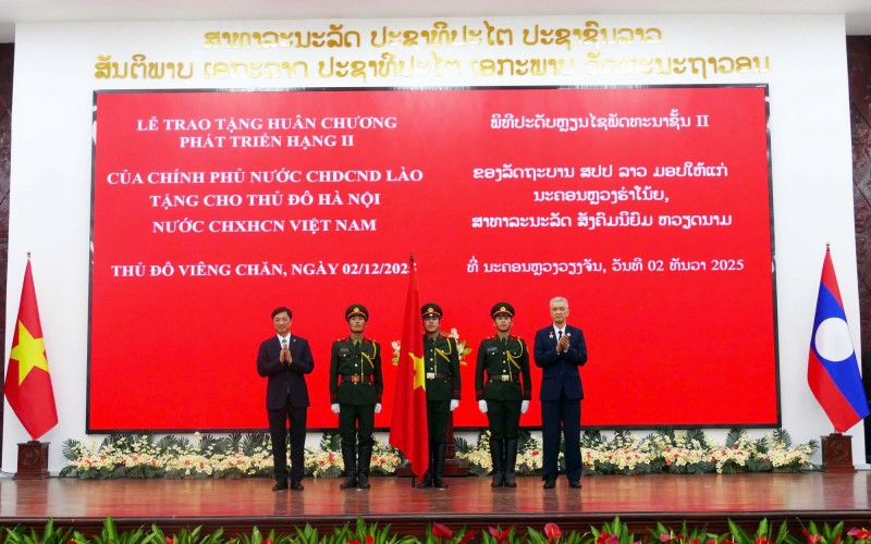 lễ trao Huân chương Phát triển hạng 2 cho thành phố Hà Nội. (Ảnh: T.L) lễ trao Huân chương Phát triển hạng 2 cho thành phố Hà Nội. (Ảnh: T.L)