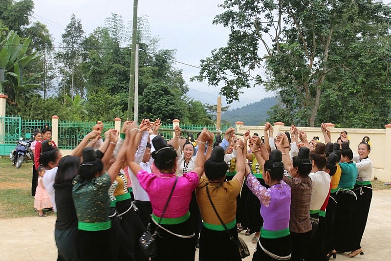 Búng Lao khởi sắc từ việc triển khai đồng bộ các chính sách dân tộc Búng Lao khởi sắc từ việc triển khai đồng bộ các chính sách dân tộc