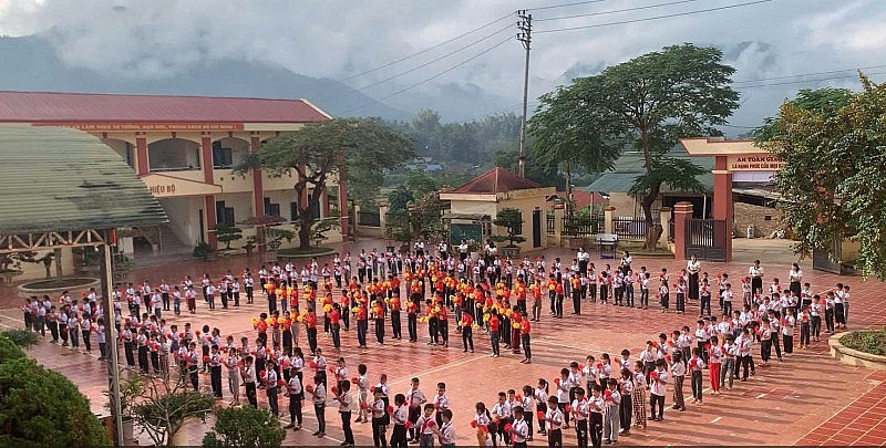 Búng Lao khởi sắc từ việc triển khai đồng bộ các chính sách dân tộc Búng Lao khởi sắc từ việc triển khai đồng bộ các chính sách dân tộc