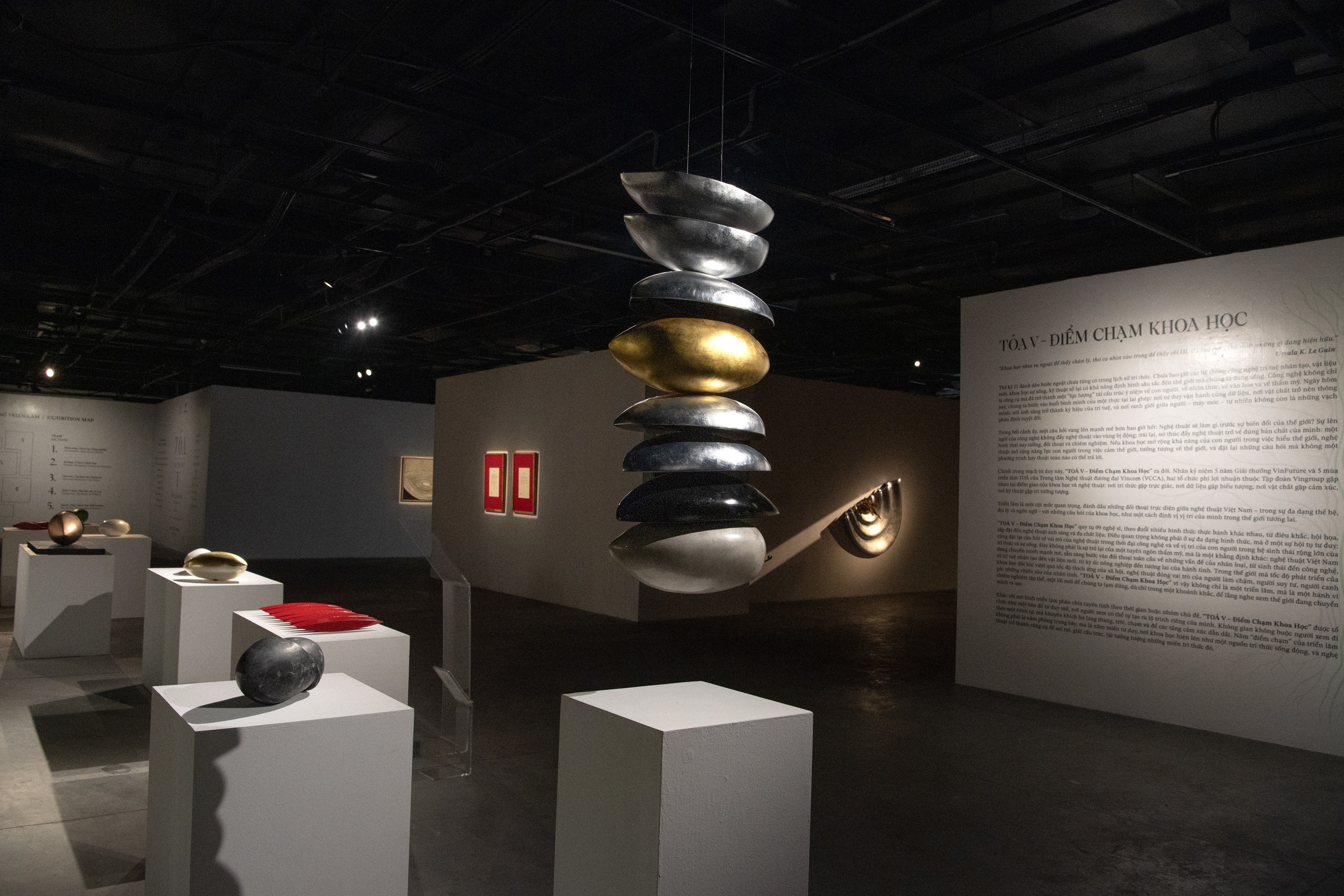 Triển lãm “Tỏa V – Điểm Chạm Khoa Học”: Cuộc đối thoại giữa nghệ thuật và trí tuệ nhân loại Triển lãm “Tỏa V – Điểm Chạm Khoa Học”: Cuộc đối thoại giữa nghệ thuật và trí tuệ nhân loại